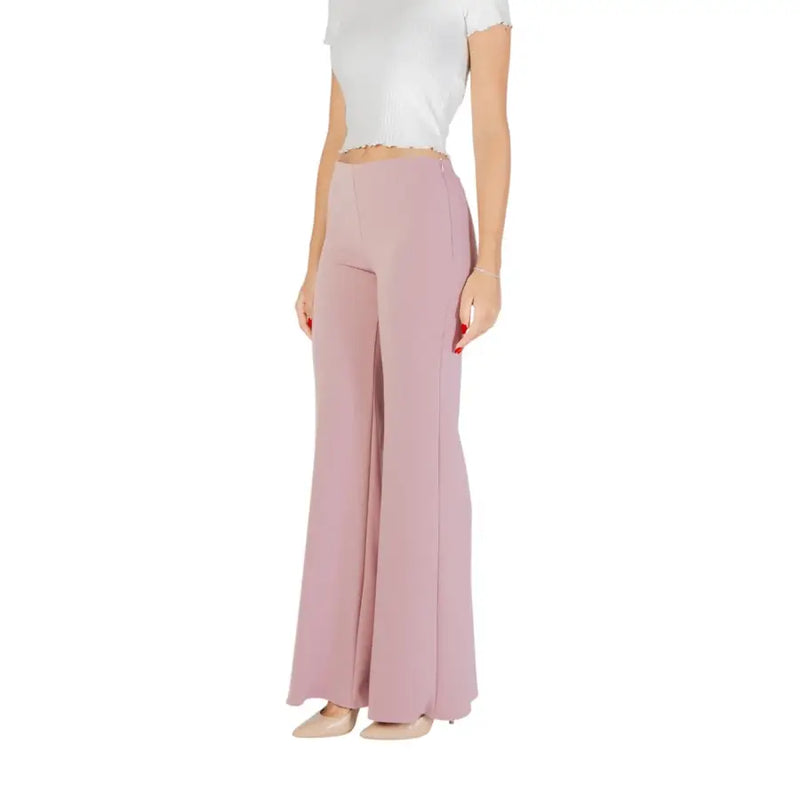 Helllila Damenhose mit weitem Bein von Pink Rinascimento Herbst-Winter-Kollektion