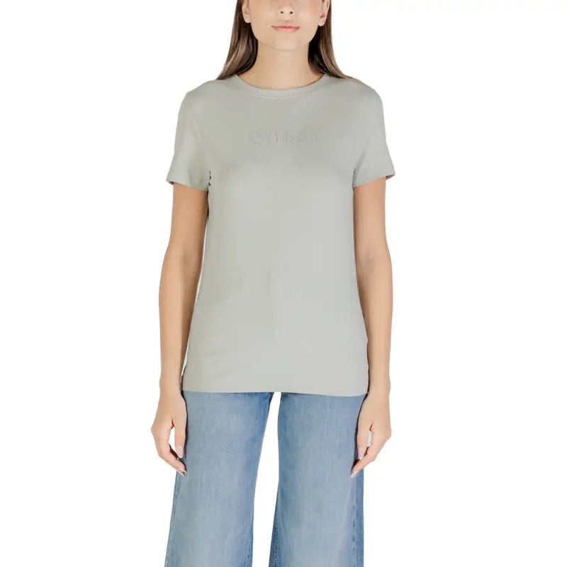 Light sage green women’s short-sleeved T-shirt paired with light blue wide-leg jeans
