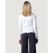 Women’s white ribbed long-sleeve round neck t-shirt made of soft cotton ideal for casual wear