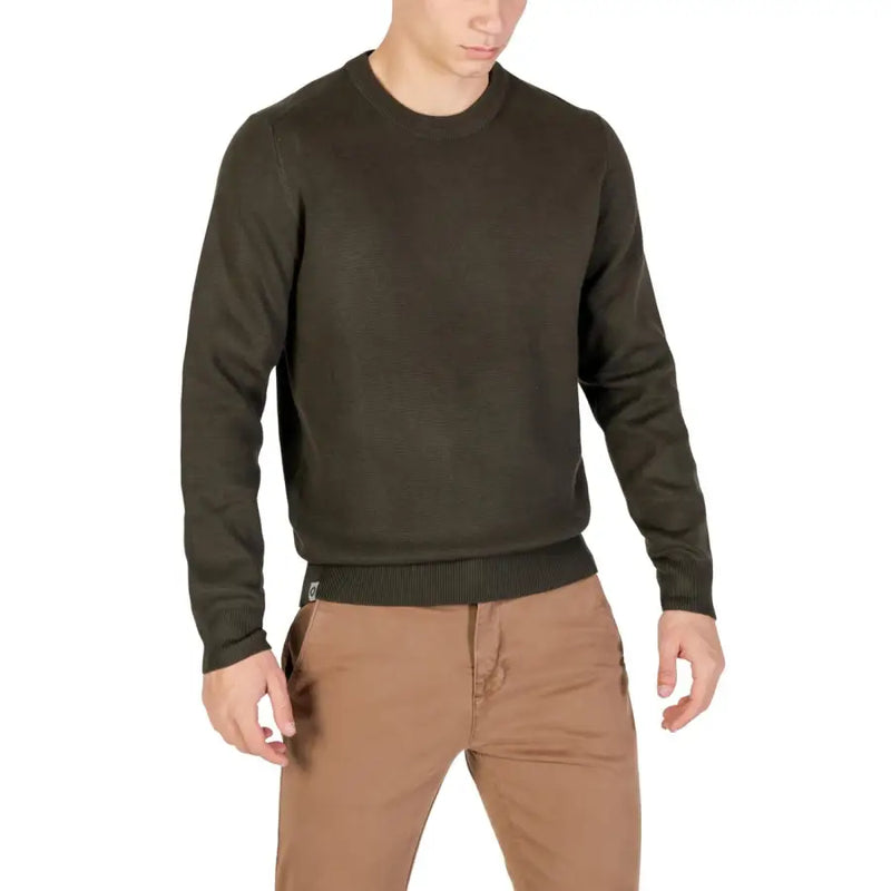 Olive green crew neck sweatshirt with ribbed cuffs and hem, made of cotton blend material.